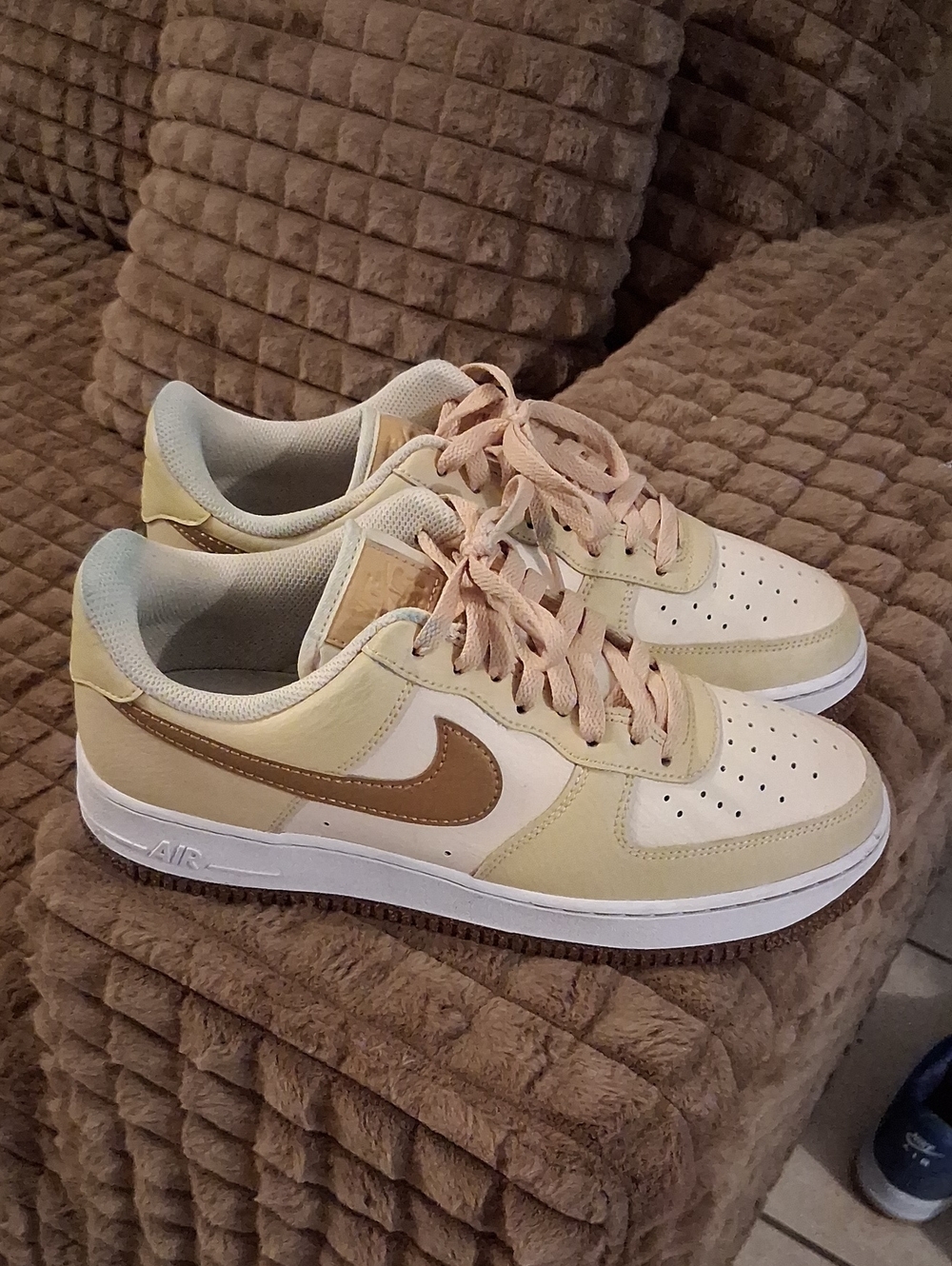 Nike Low-Top Sneakers in Cream, Tan & Brown